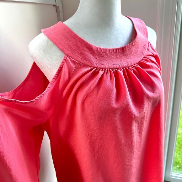 Trina Turk 100% Silk Medium Pink Resortwear Cold Shoulder Blouse Keyhole Sexy - Picture 2 of 7